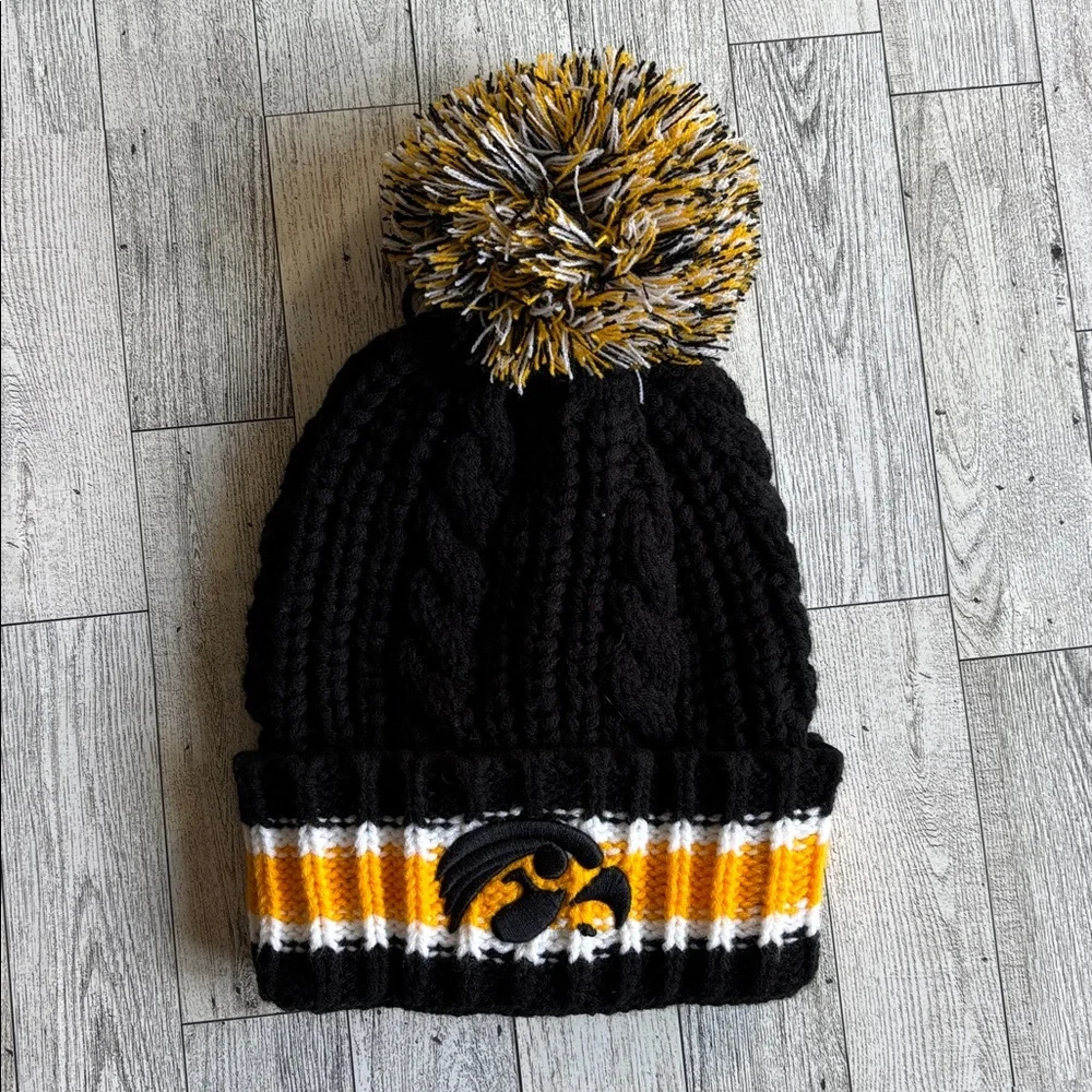 Iowa‎ Hawkeyes Hat Black & Gold Pom Winter CableKnit Thick Beanie NCAA NEW GIFT - Picture 2 of 5